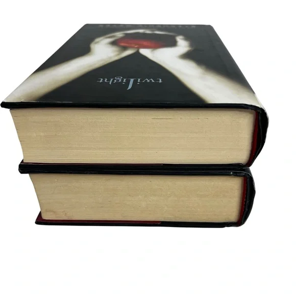Stephanie Meyer Books Lot/2 “Twilight” & “New Moon” Fantasy/Horror/Romance - Picture 6 of 7